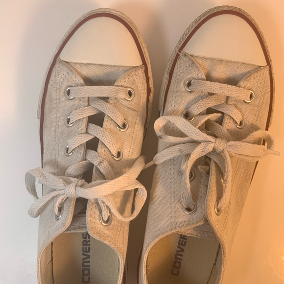 White converse shoes - Picture 4 of 5
